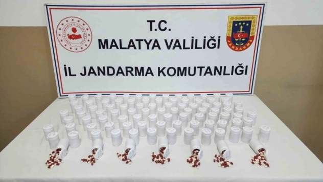 Malatya'da 5 bin 561 adet sentetik ecza hap ele geçirildi