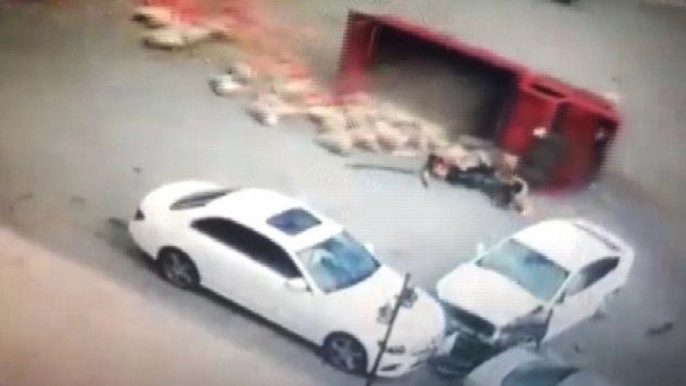 Trafik kazası güvenlik kamerasına yansıdı