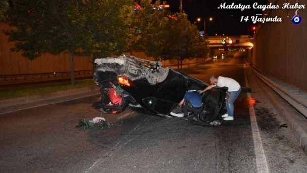 Alt geçitte feci kaza: 2 ağır yaralı
