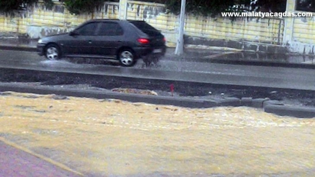 Aniden bastıran sağanak etkili oldu