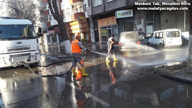 Malatya'da cadde ve kaldırımları yıkanıyor