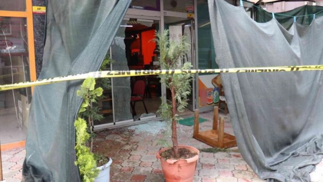 Çay ocağında silahlı kavga: 1'i ağır 2 yaralı