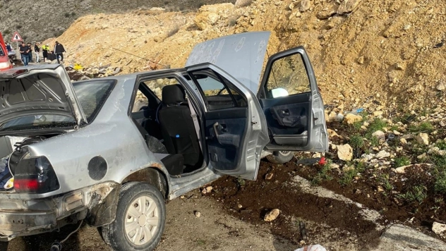 Malatya'da devrilen otomobildeki 6 kişi yaralandı