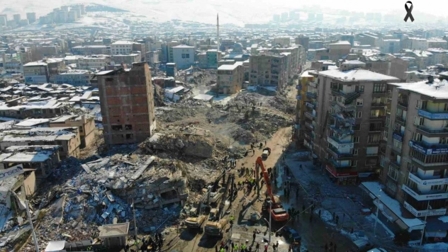 Malatya'da enkaz kaldırma çalışmaları havadan görüntülendi