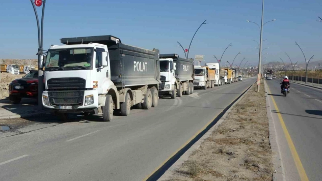 Hafriyat kamyonu sürücülerinden ceza protestosu