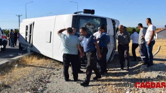 Malatya'da halk otobüsü devrildi: En az 25 yaralı