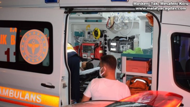 İki grup arasında bıçaklı kavga: 3 yaralı