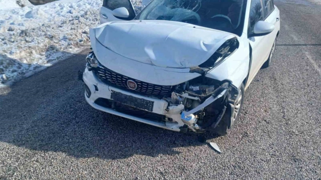 Malatya'da iki otomobil çarpıştı: 3 yaralı