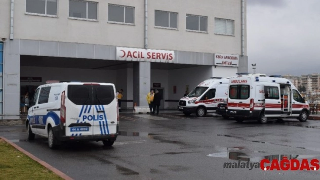 İki otomobil çarpıştı: 4 yaralı