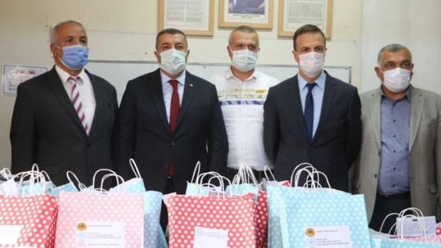 İlkokul öğrencilerine kırtasiye desteği