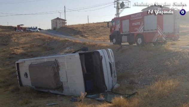 İşçi servisi şarampole yuvarlandı: 12 yaralı