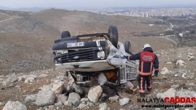 Malatya'da kamyon şarampole devrildi: 1 ölü