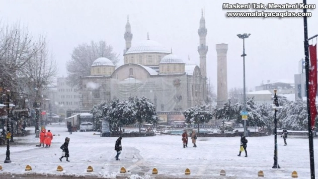 Malatya'da kar yağışı etkili oluyor