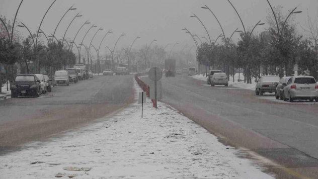 Kar yağışı nedeniyle kamu personeline idari izin ve motosikletlere trafik yasağı