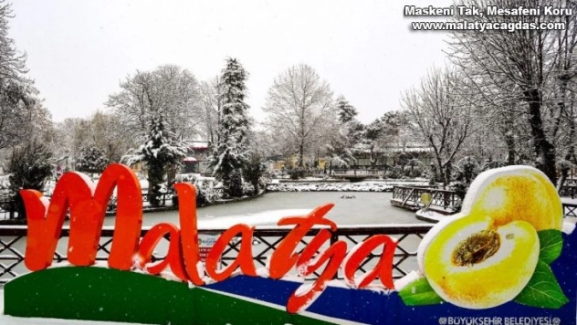 Kar yağışı sonrası kartpostallık manzaralar oluştu