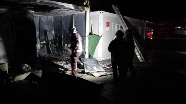 Malatya'da konteyner kentte korkutan yangın