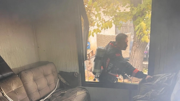 Ceren Sokak'ta Konteyner Yangını: İtfaiye Zamanında Yetişti