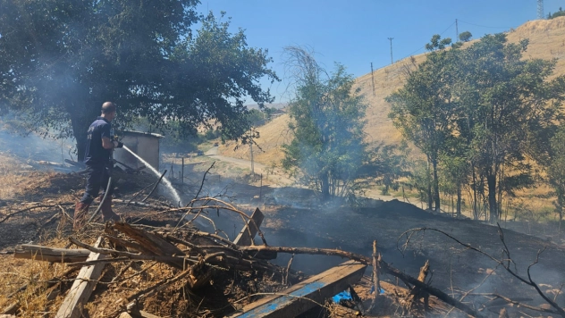Malatya'da korkutan odunluk ve bahçe yangını