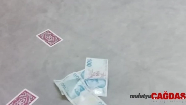 Malatya'da kumar oynatan iş yerine baskın