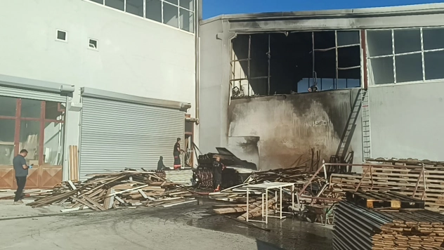 Malatya'da Mobilya İmalathanesinde Yangın