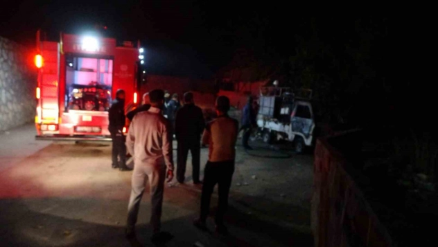 Yeşilyurt'ta Araç Yangını Paniğe Neden Oldu