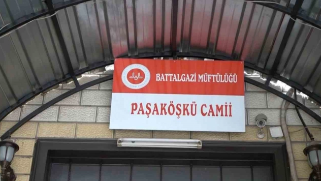 Paşaköşkü Camisi'nin hasarlı minaresi onarılıyor