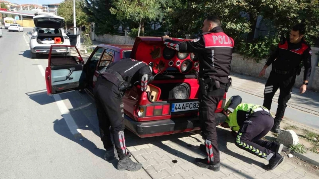 Dur ihtarına uymayan araçta uyuşturucu ele geçirildi
