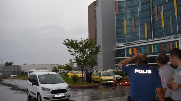 Şiddetli rüzgar can aldı 1 ölü 1 ağır yaralı