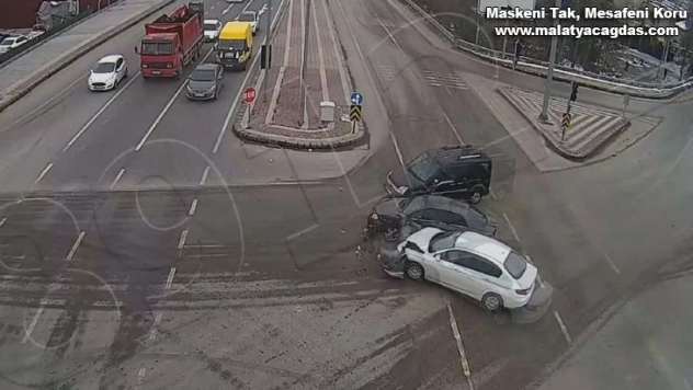 Trafik kazaları kameralara yansıdı