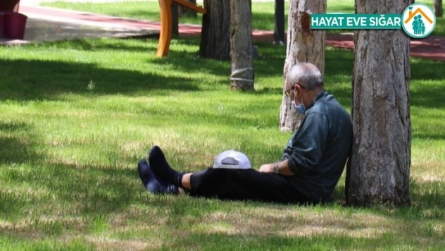 Yaşlılar ikinci kez sokağa çıktı