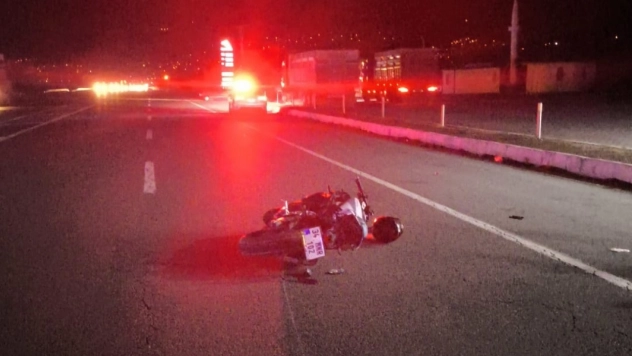 Yayaya çarpan motosikletin sürücüsü hayatını kaybetti