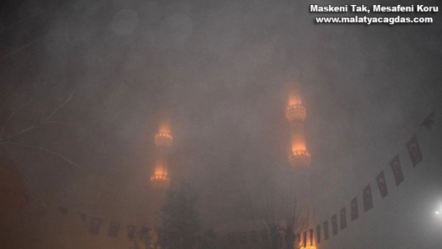 Yoğun sis kartpostallık görüntüler oluşturdu