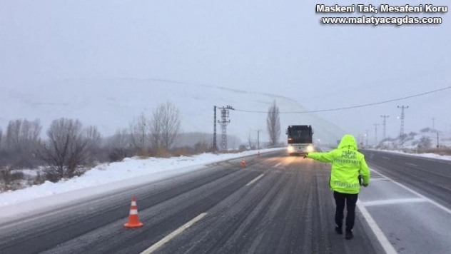 Malatya-Kayseri karayolu tırların geçişine kapatıldı