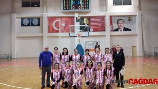 Kıız ve erkek takımı yarı finallere katılma hakkı elde etti