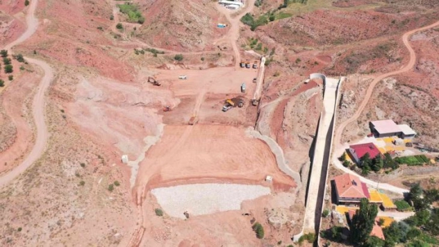 Kuluncak Karaçayır Barajında çalışmalar devam ediyor