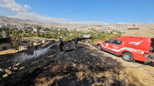 Darende ilçesinde ot yangını