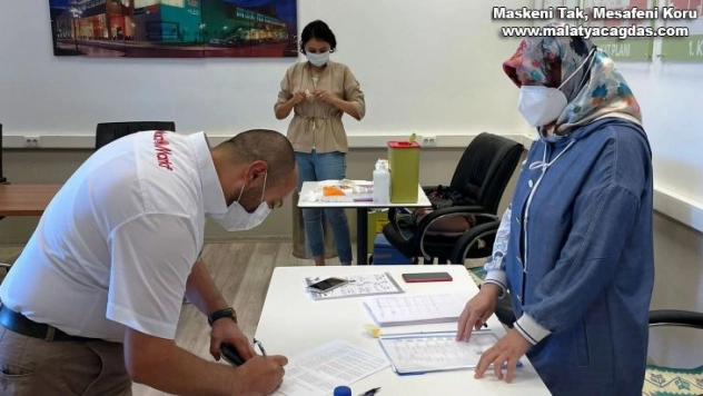 Malatya Park AVM çalışanları aşılandı