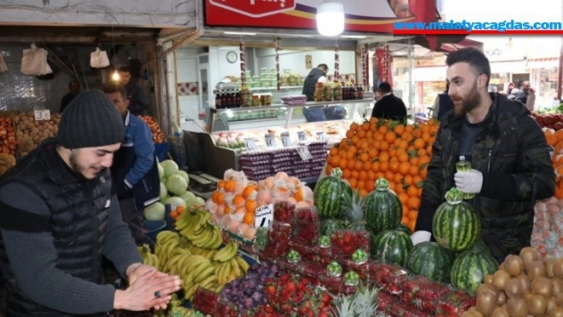 Malatya Sebze Pazarı korona virüs önlemlerini aldı