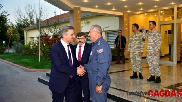 Vali Baruş, 7. Ana Jet Üs Komutanlığını ziyaret etti