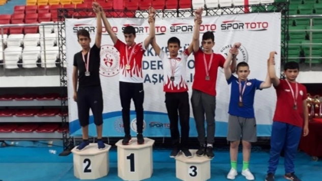 Emir Ömer Bozdağ büyük başarı