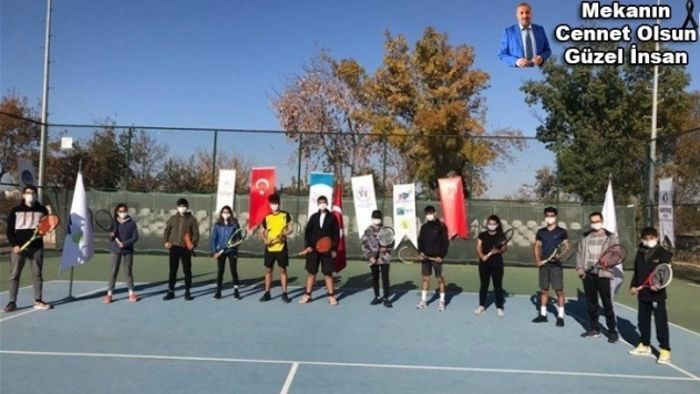 Tenisçiler başarılı döndü