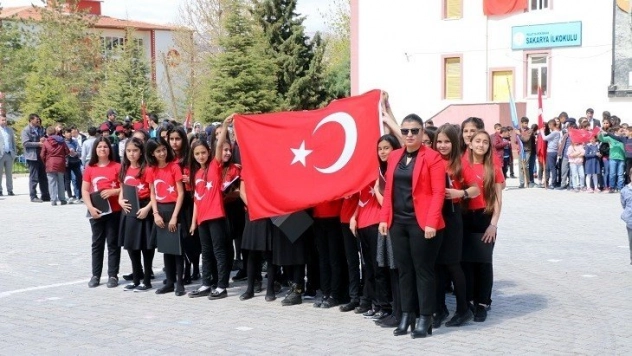 Malatya'nın ilçelerinde 23 Nisan coşkusu