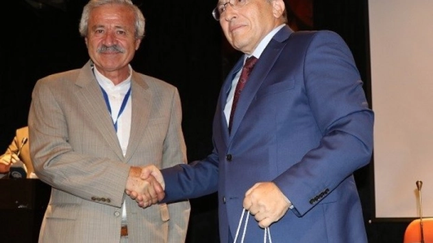 Malazgirt'te Tarihi Roman ve Romanda Tarih Bilgi Şöleni düzenlendi