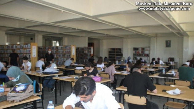 Malazgirtli gençler üniversite sınavı için son hazırlıklarını yapıyor