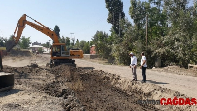 Malazgirt´te yeni yol açma çalışmaları devam ediyor
