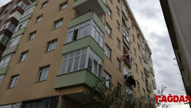 Maltepe'de 7 katlı binada korkutan yangın