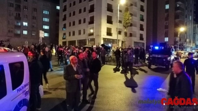 Maltepe'de otomobile kurşun yağdırdılar: 2 yaralı