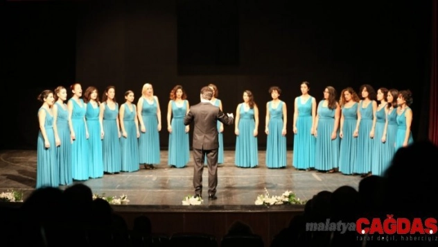 Maltepe'de şarkılar kadına şiddete karşı söylendi