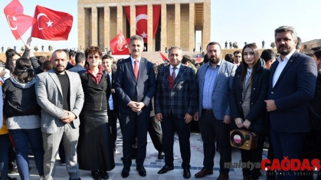 Mamak'ta Cumhuriyet coşkusu fener alayı ile taçlandı