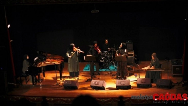 Mamak'ta kadın kadına konser